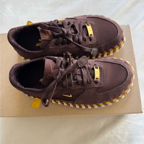 Jacquemus Brown Sneakers with Gold Accents - Picture 2 of 6